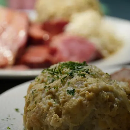 Penzion Landgasthof Hirschen 3*